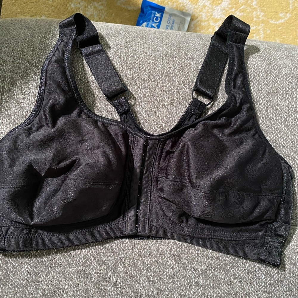 ABC mastectomy racer back front opening size 40D Black Women's Bra EUC